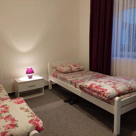 Apartman Amelaa Kulen Vakuf Eksteriør bilde