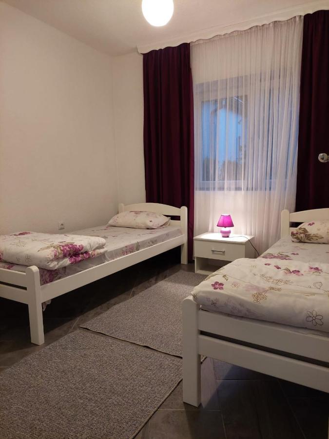 Apartman Amelaa Kulen Vakuf Eksteriør bilde