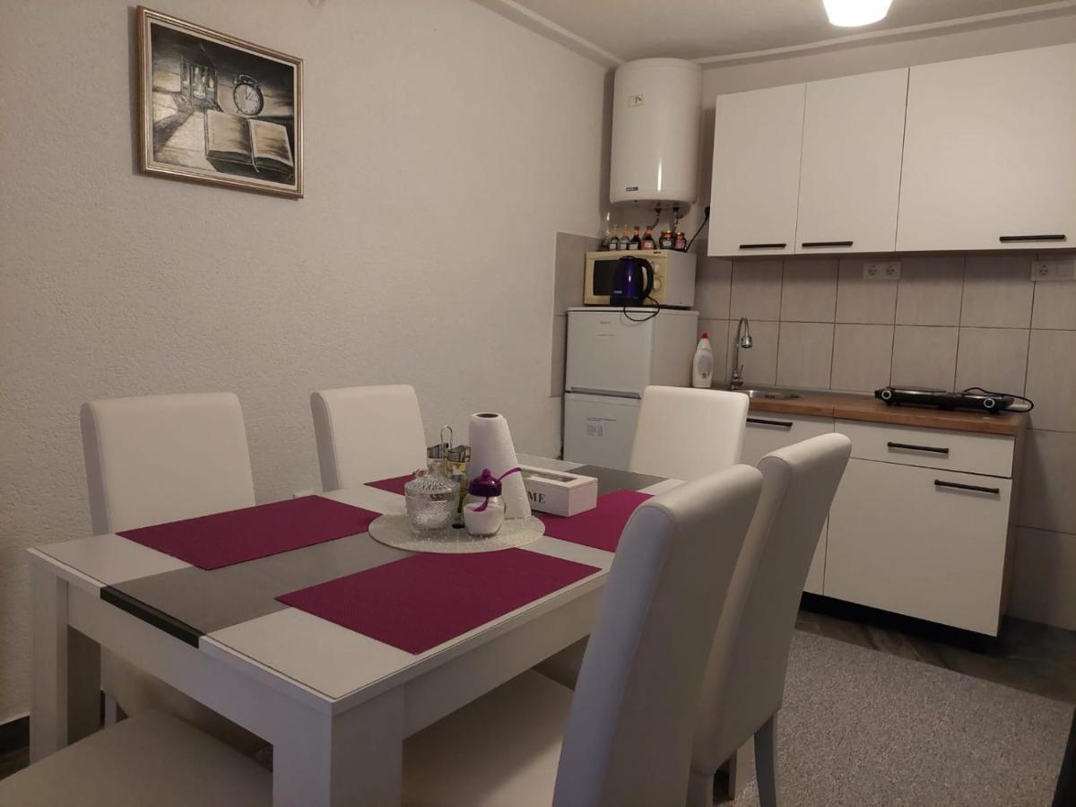 Apartman Amelaa Kulen Vakuf Eksteriør bilde