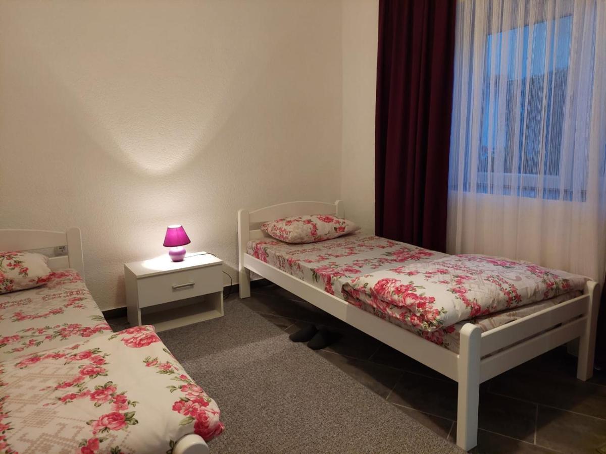 Apartman Amelaa Kulen Vakuf Eksteriør bilde