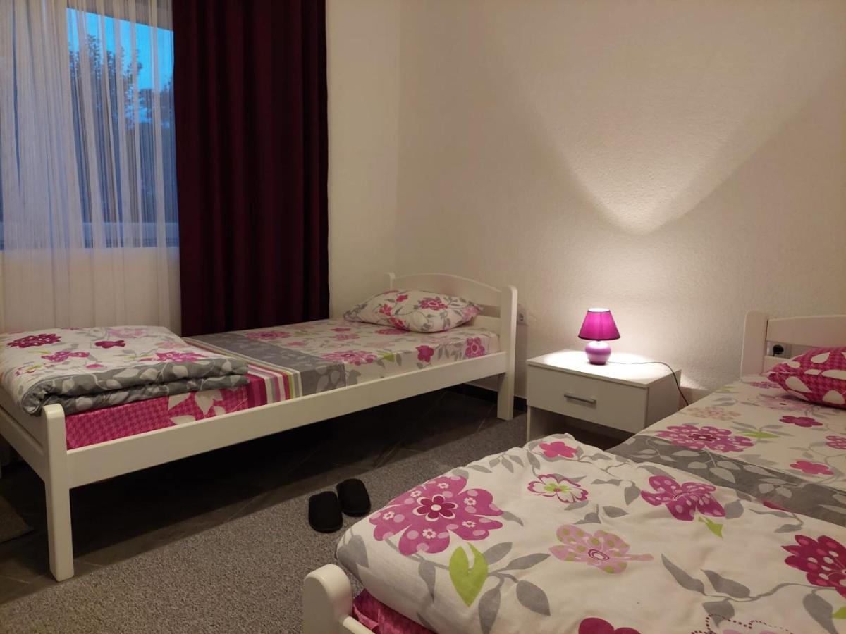 Apartman Amelaa Kulen Vakuf Eksteriør bilde